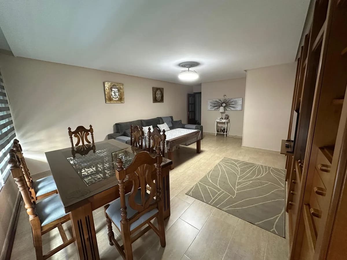 3 Bedroom Middle Floor Apartment for Sale in Estepona, Málaga - Image 3
