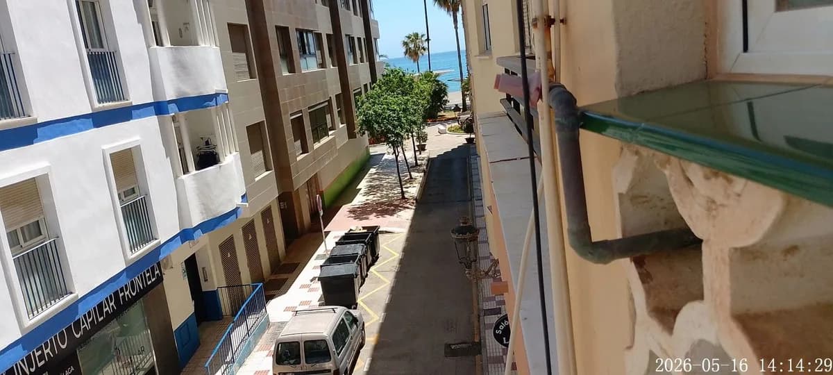 3 Bedroom Middle Floor Apartment for Sale in Estepona, Málaga - Image 4