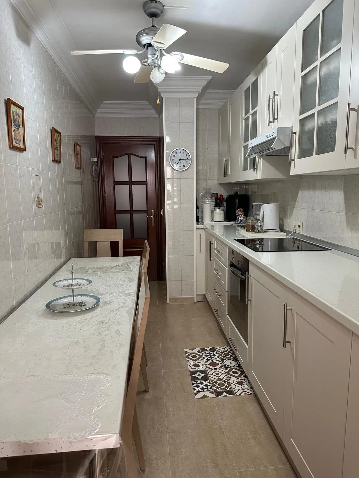 3 Bedroom Middle Floor Apartment for Sale in Estepona, Málaga - Image 7