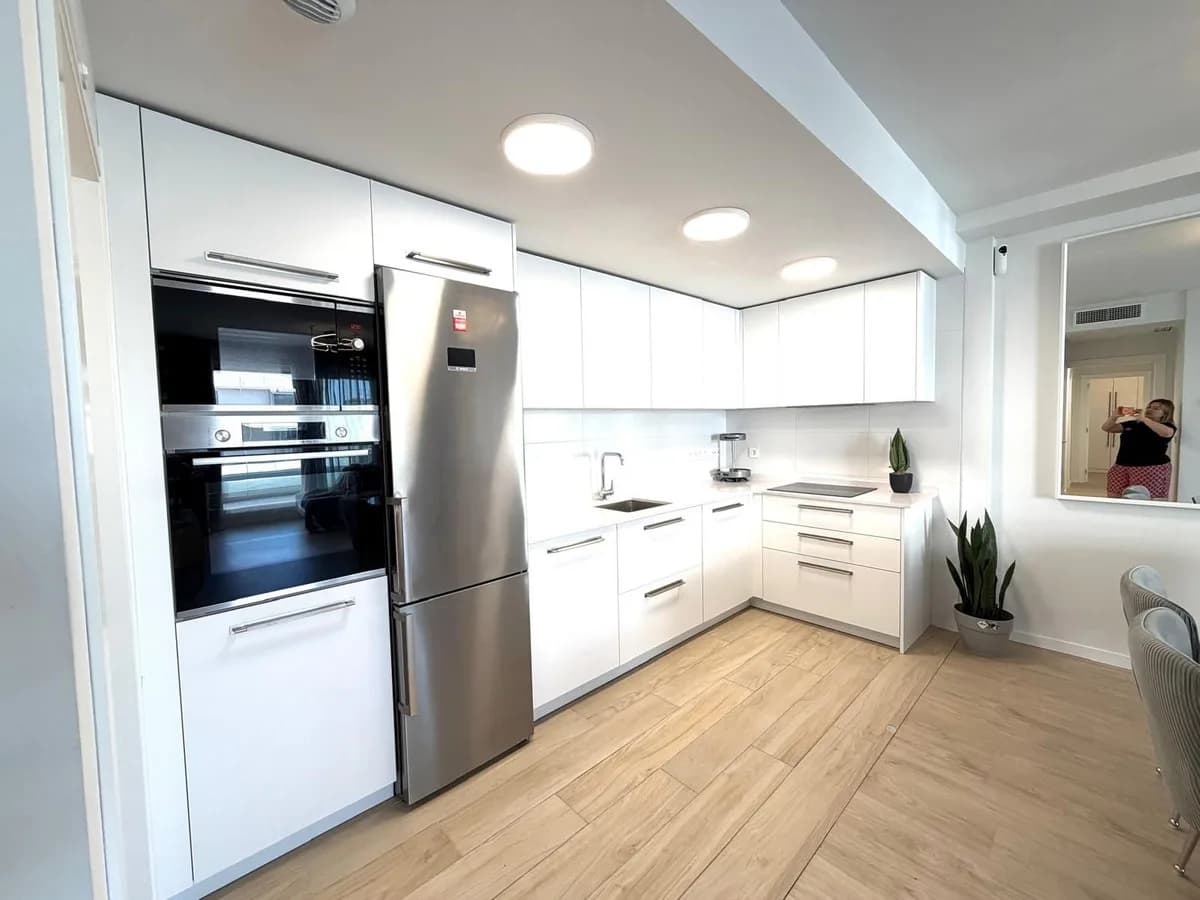 3 Bedroom Middle Floor Apartment for Sale in Nueva Andalucía, Málaga - Image 4