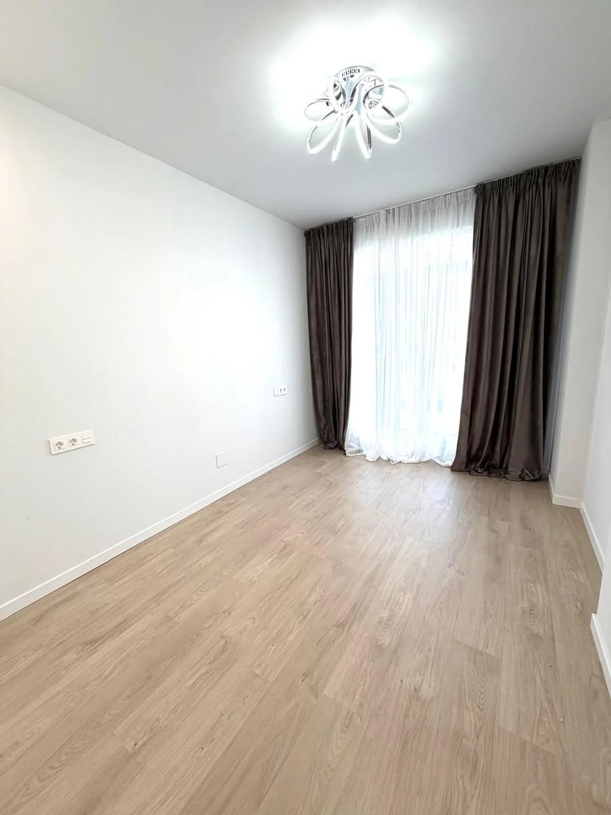 3 Bedroom Middle Floor Apartment for Sale in Nueva Andalucía, Málaga - Image 6