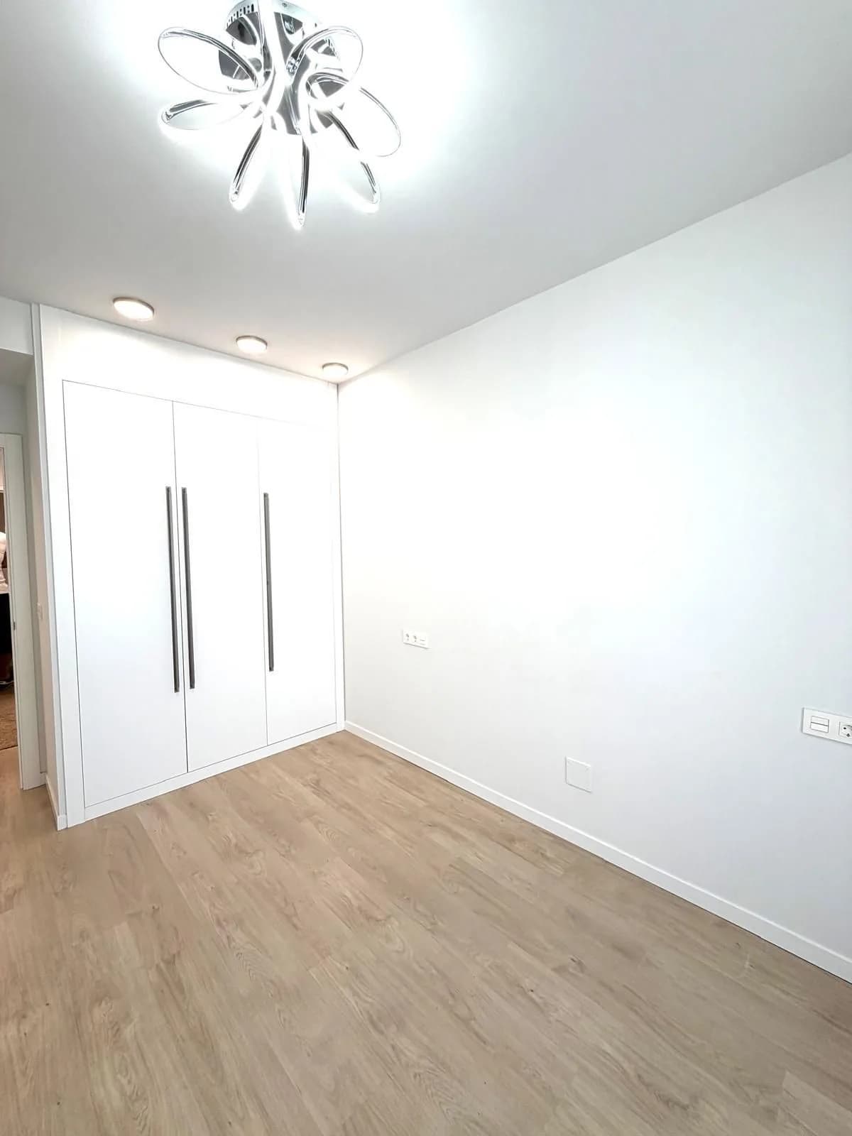 3 Bedroom Middle Floor Apartment for Sale in Nueva Andalucía, Málaga - Image 7