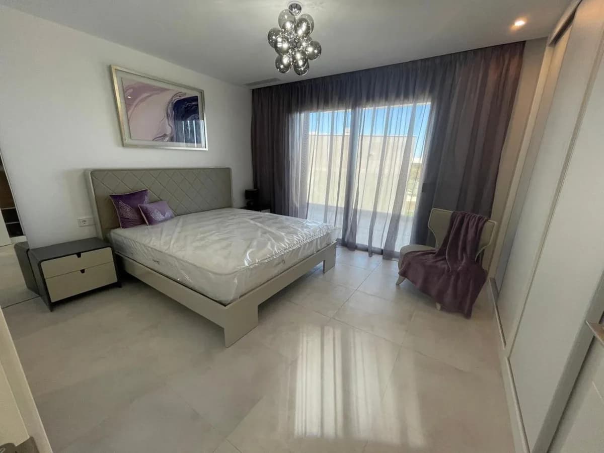 3 Bedroom Middle Floor Apartment for Sale in Atalaya, Málaga - Image 3