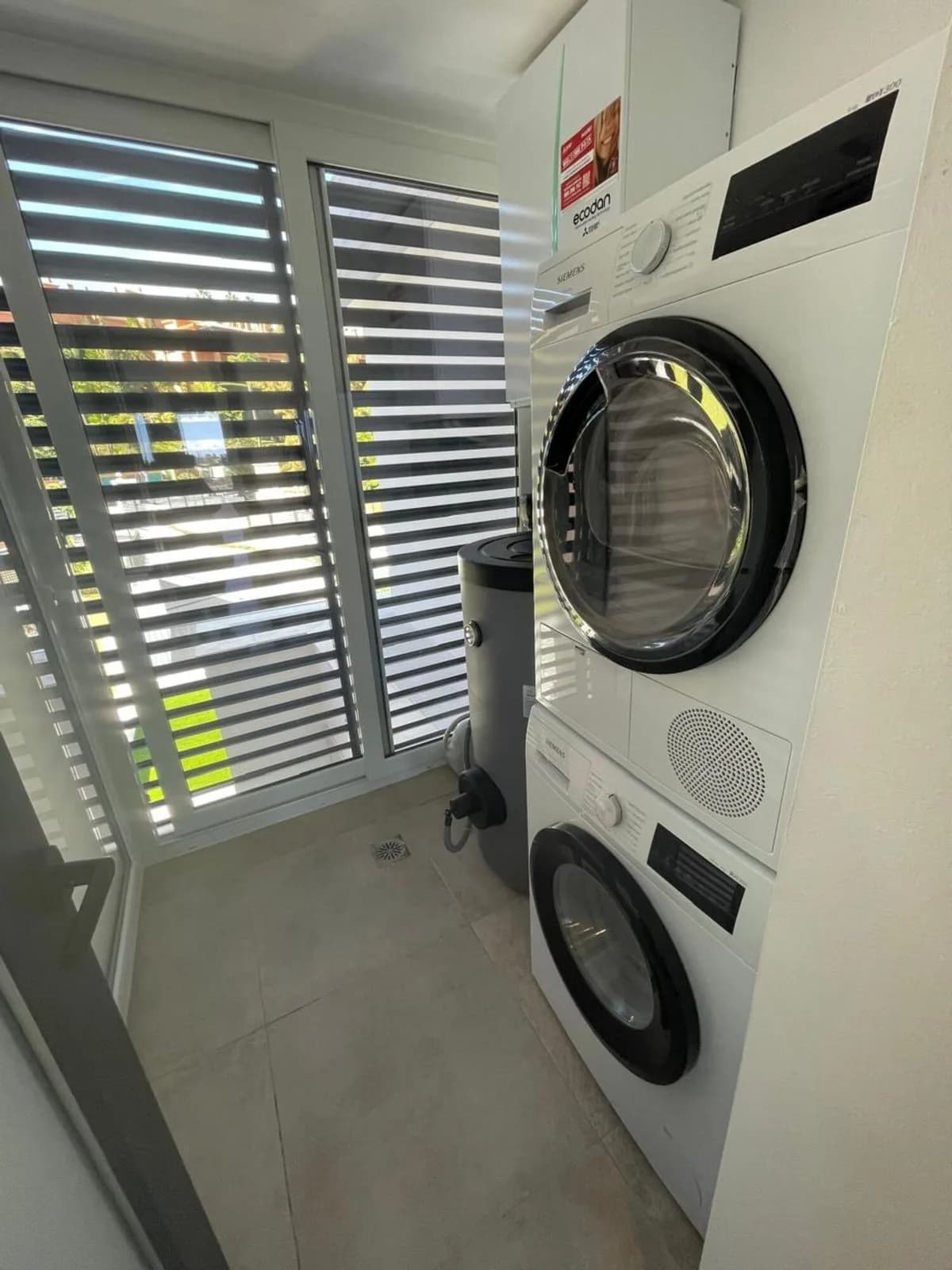 3 Bedroom Middle Floor Apartment for Sale in Atalaya, Málaga - Image 8