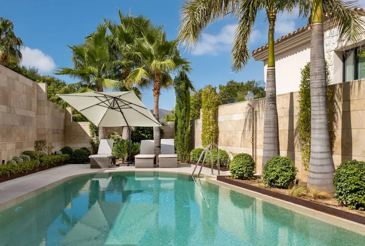 3 Bedroom Duplex for Sale in La Quinta, Málaga - Image 3