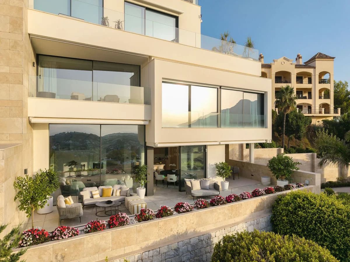 3 Bedroom Duplex for Sale in La Quinta, Málaga - Image 5
