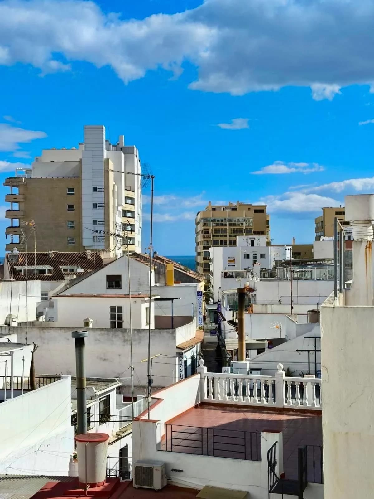 2 Bedroom Middle Floor Apartment for Sale in Marbella, Málaga