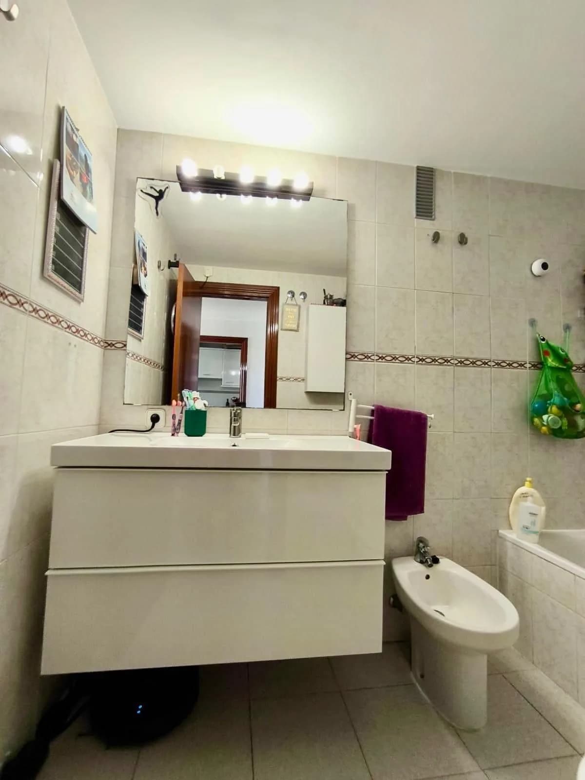 2 Bedroom Middle Floor Apartment for Sale in Marbella, Málaga - Image 6