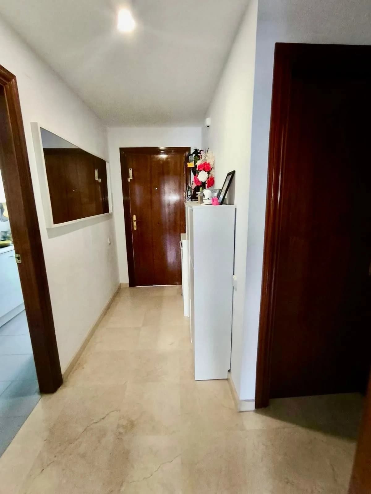 2 Bedroom Middle Floor Apartment for Sale in Marbella, Málaga - Image 7