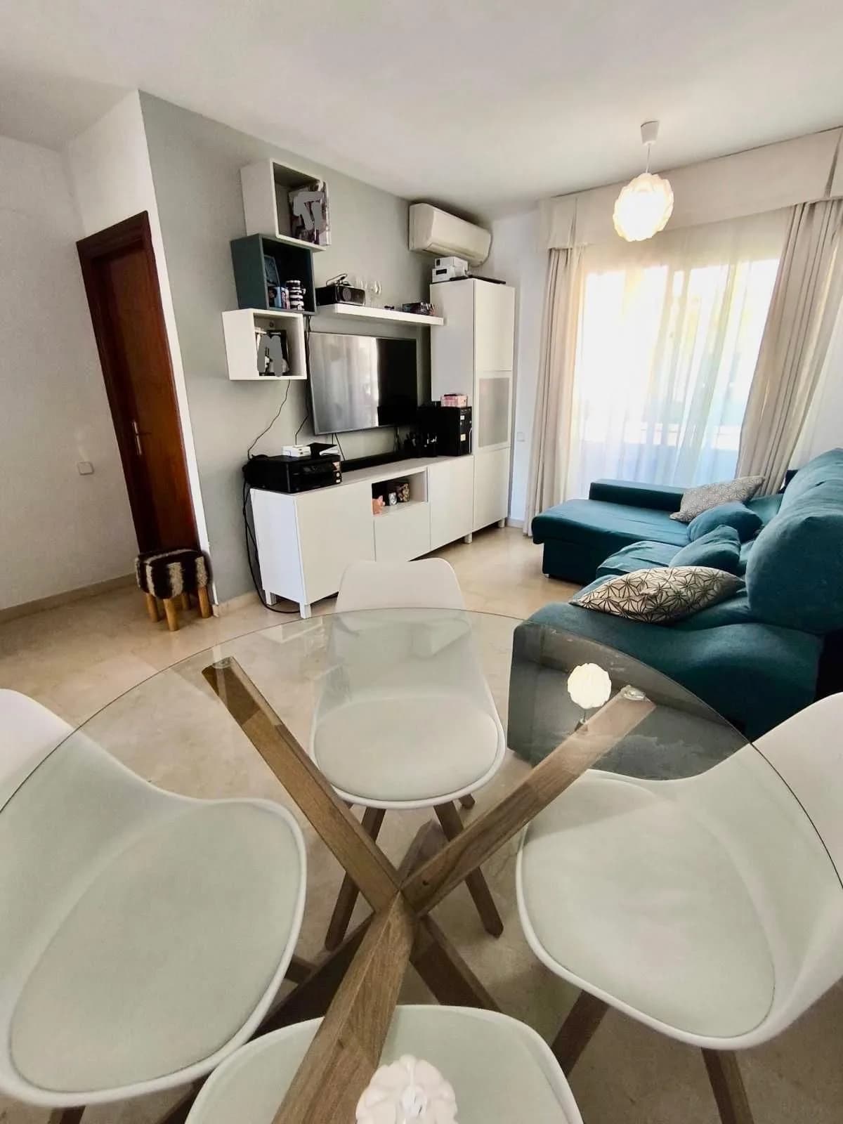 2 Bedroom Middle Floor Apartment for Sale in Marbella, Málaga - Image 8