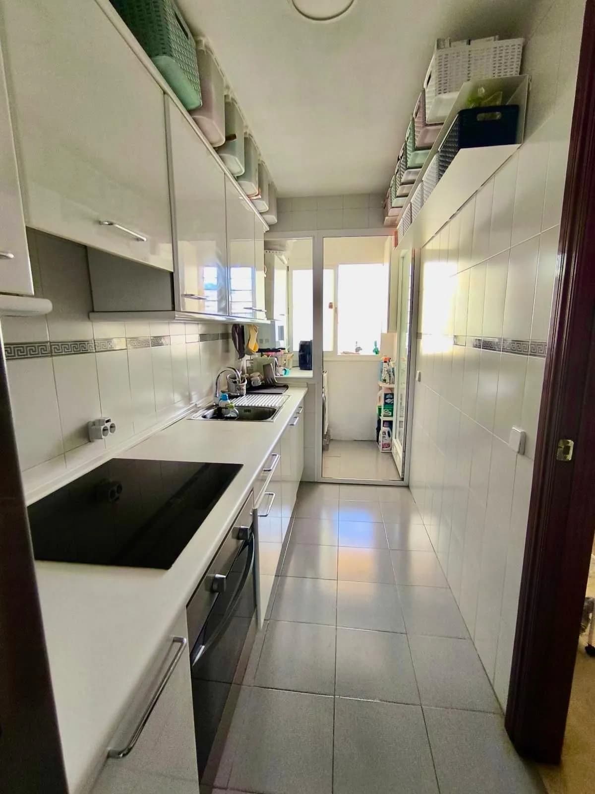 2 Bedroom Middle Floor Apartment for Sale in Marbella, Málaga - Image 9