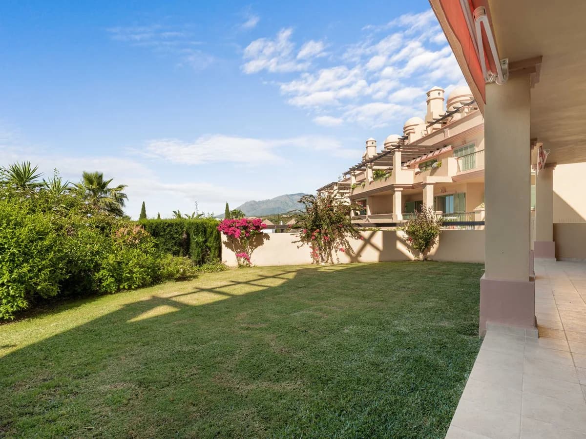 3 Bedroom Ground Floor Apartment for Sale in Los Flamingos, Málaga - Image 2