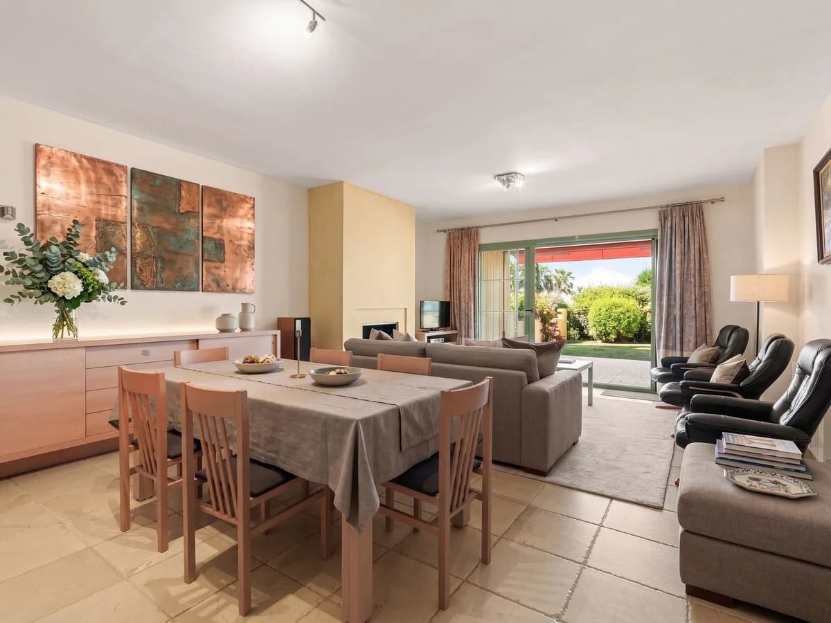 3 Bedroom Ground Floor Apartment for Sale in Los Flamingos, Málaga - Image 4