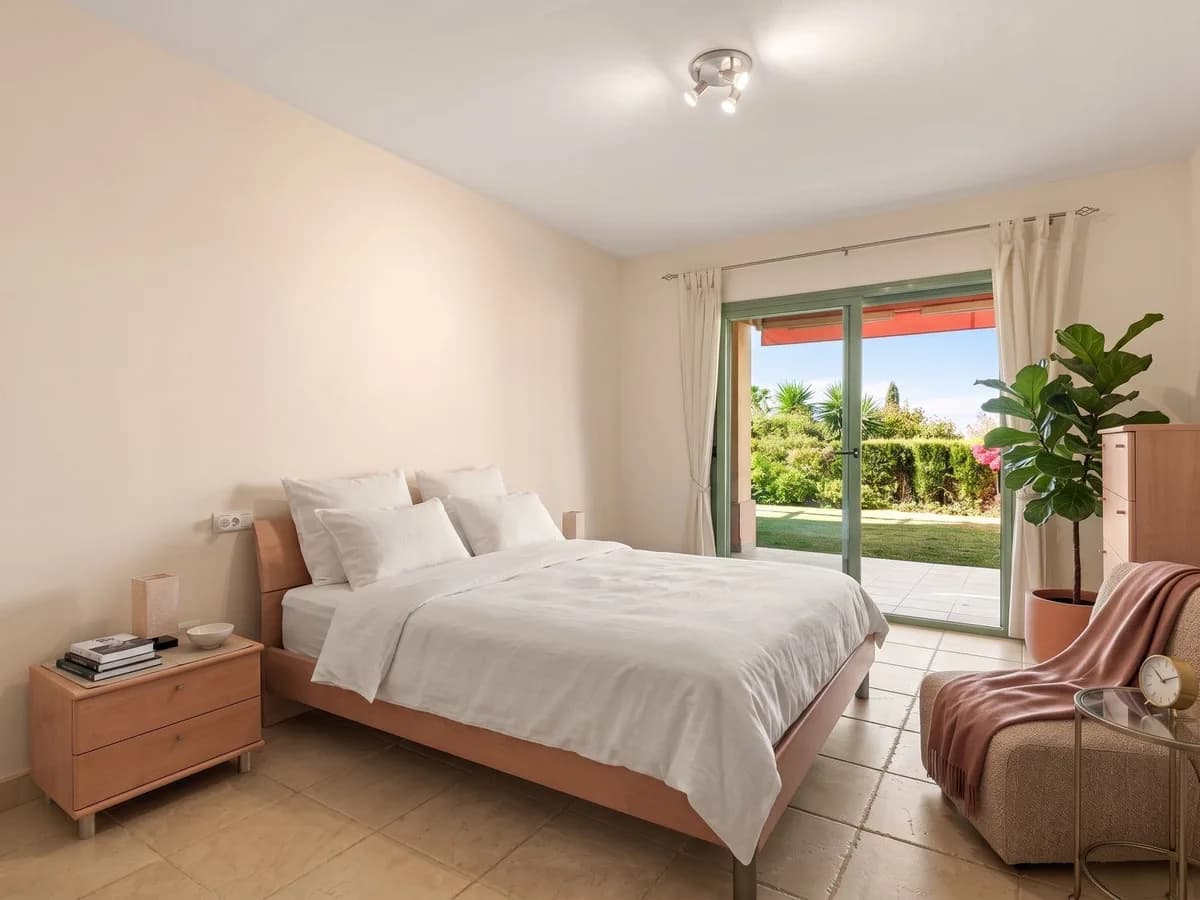 3 Bedroom Ground Floor Apartment for Sale in Los Flamingos, Málaga - Image 9