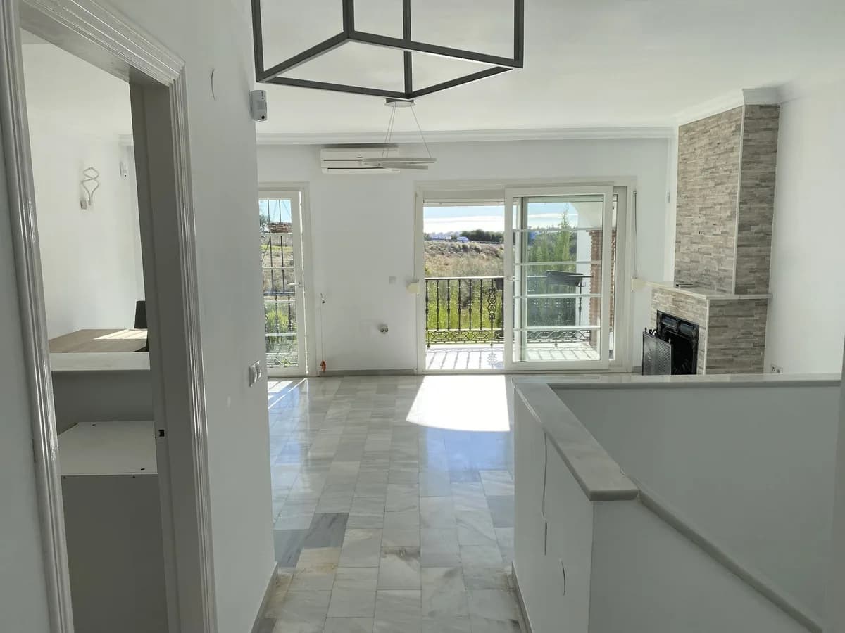 3 Bedroom Ground Floor Apartment for Sale in Mijas, Málaga - Image 3