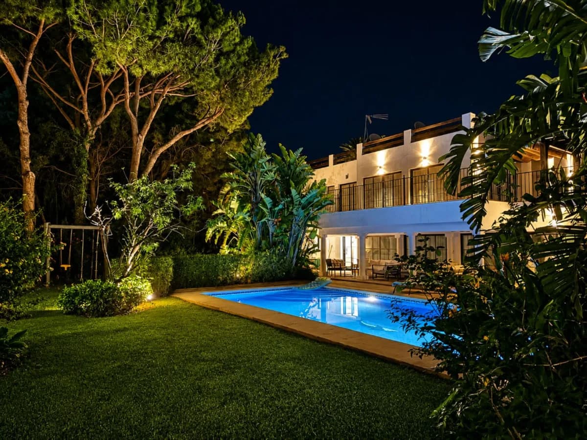 6 Bedroom Detached Villa for Sale in Hacienda Las Chapas, Málaga - Image 7