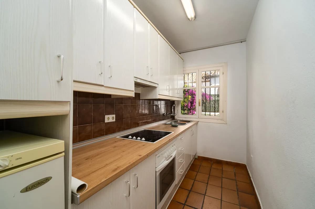 2 Bedroom Top Floor Apartment for Sale in Benamara, Málaga - Image 4