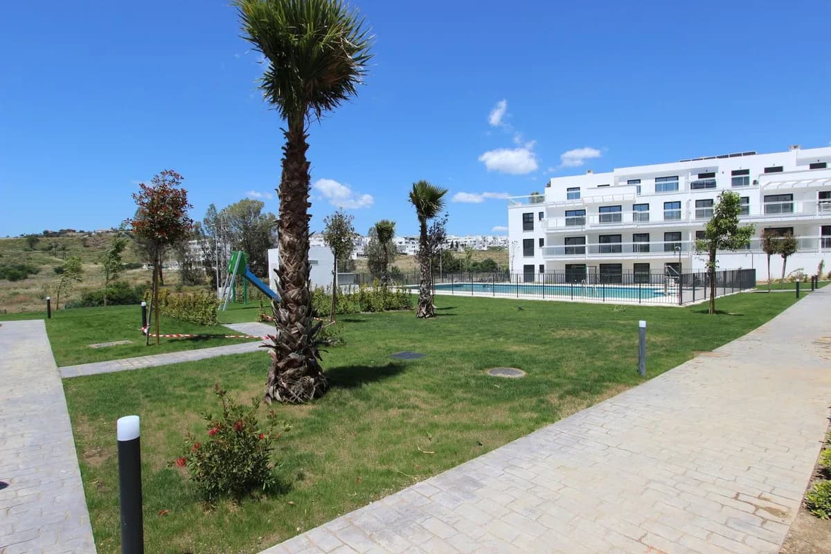 3 Bedroom Middle Floor Apartment for Sale in La Cala de Mijas, Málaga - Image 7