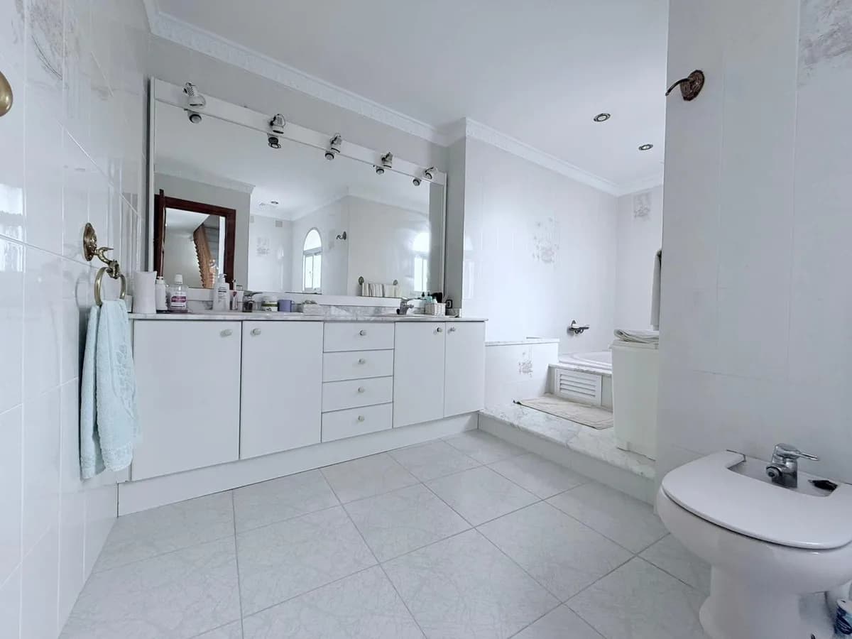 4 Bedroom Townhouse for Sale in Coín, Málaga - Image 4