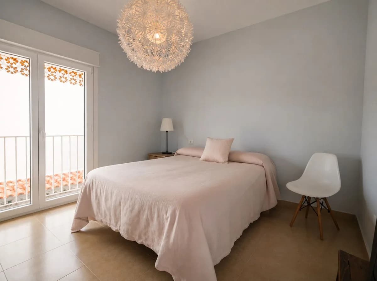 2 Bedroom Middle Floor Apartment for Sale in Pueblo Nuevo de Guadiaro, Cádiz - Image 7