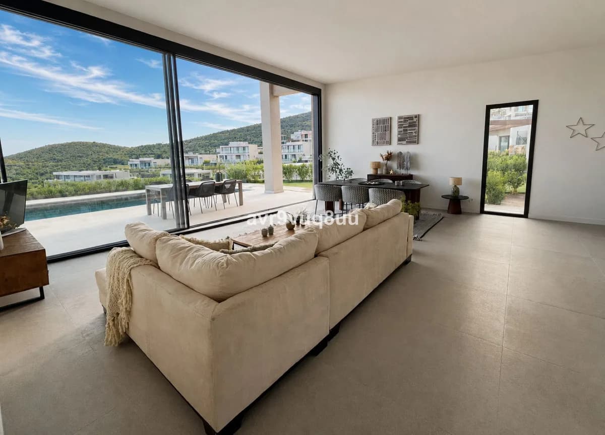 3 Bedroom Detached Villa for Sale in Benahavís, Málaga - Image 2