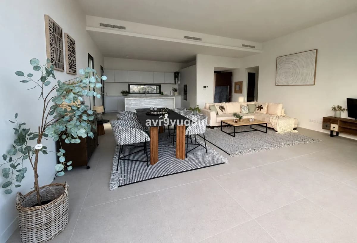 3 Bedroom Detached Villa for Sale in Benahavís, Málaga - Image 5