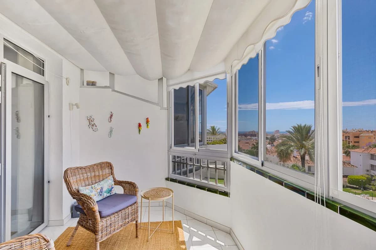 1 Bedroom Middle Floor Apartment for Sale in Los Pacos, Málaga - Image 4