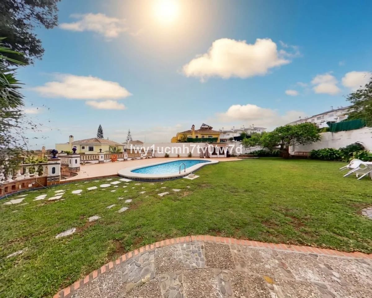 4 Bedroom Detached Villa for Sale in Churriana, Málaga