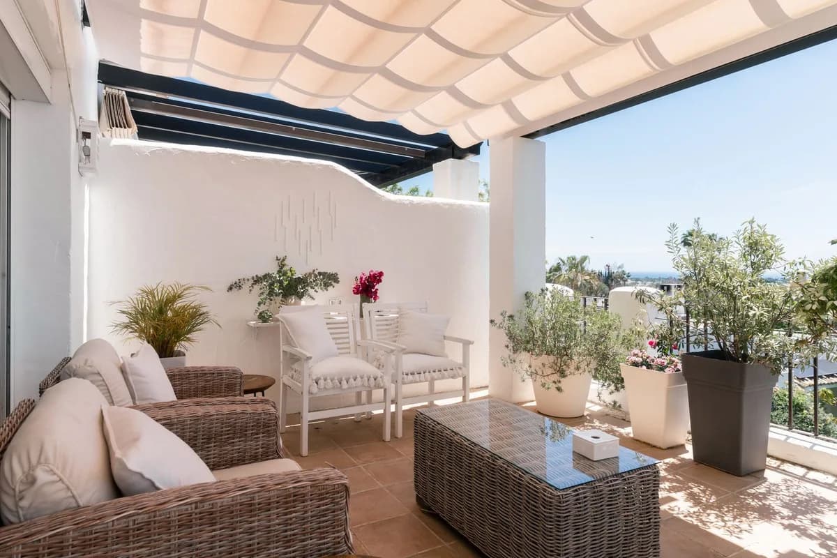 3 Bedroom Penthouse for Sale in Nueva Andalucía, Málaga - Image 4