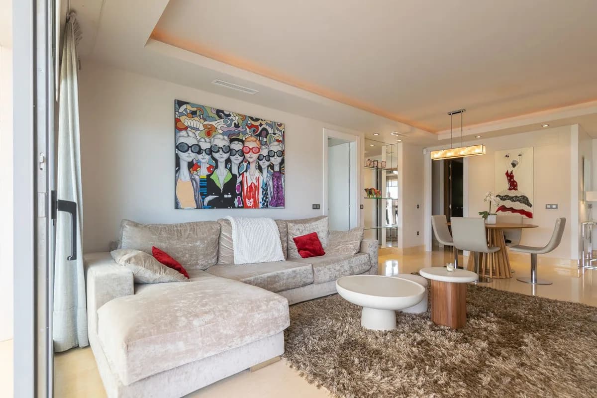 3 Bedroom Middle Floor Apartment for Sale in Benahavís, Málaga - Image 7