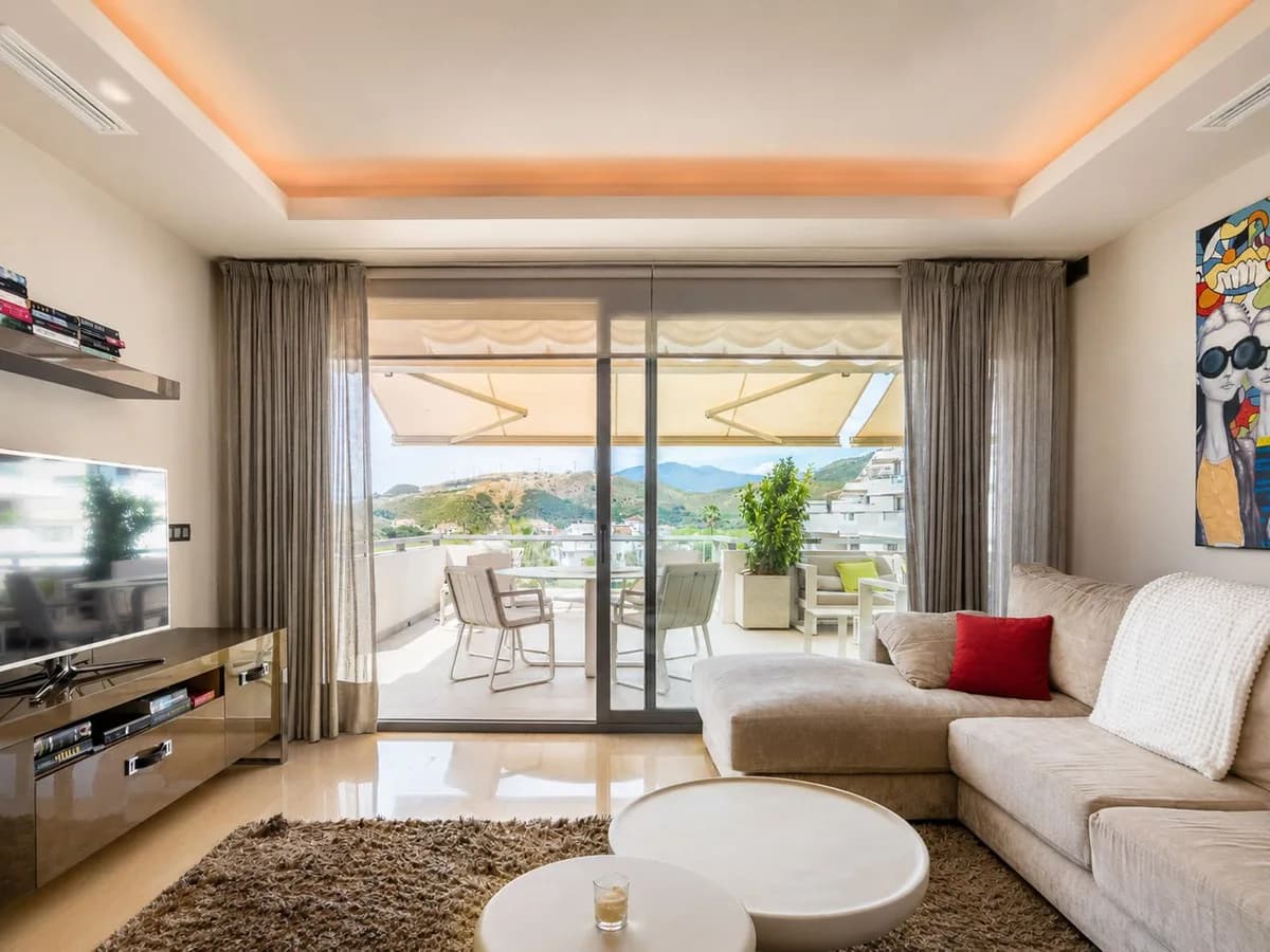 3 Bedroom Middle Floor Apartment for Sale in Benahavís, Málaga - Image 9