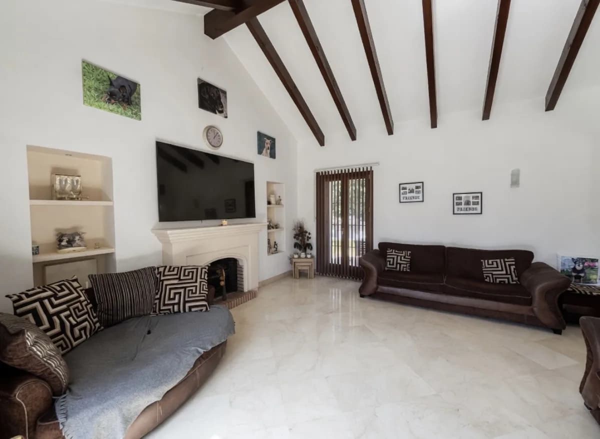5 Bedroom Detached Villa for Sale in Mijas Golf, Málaga - Image 2