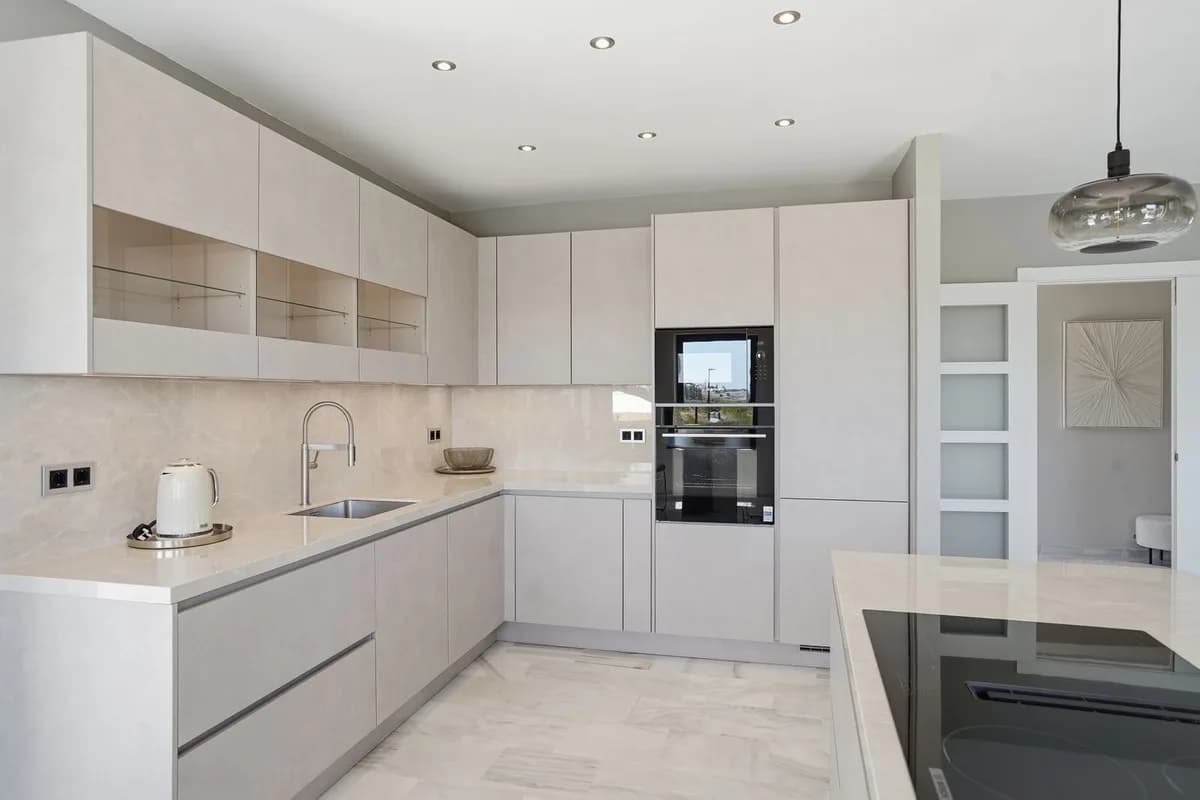 4 Bedroom Detached Villa for Sale in El Chaparral, Málaga - Image 6