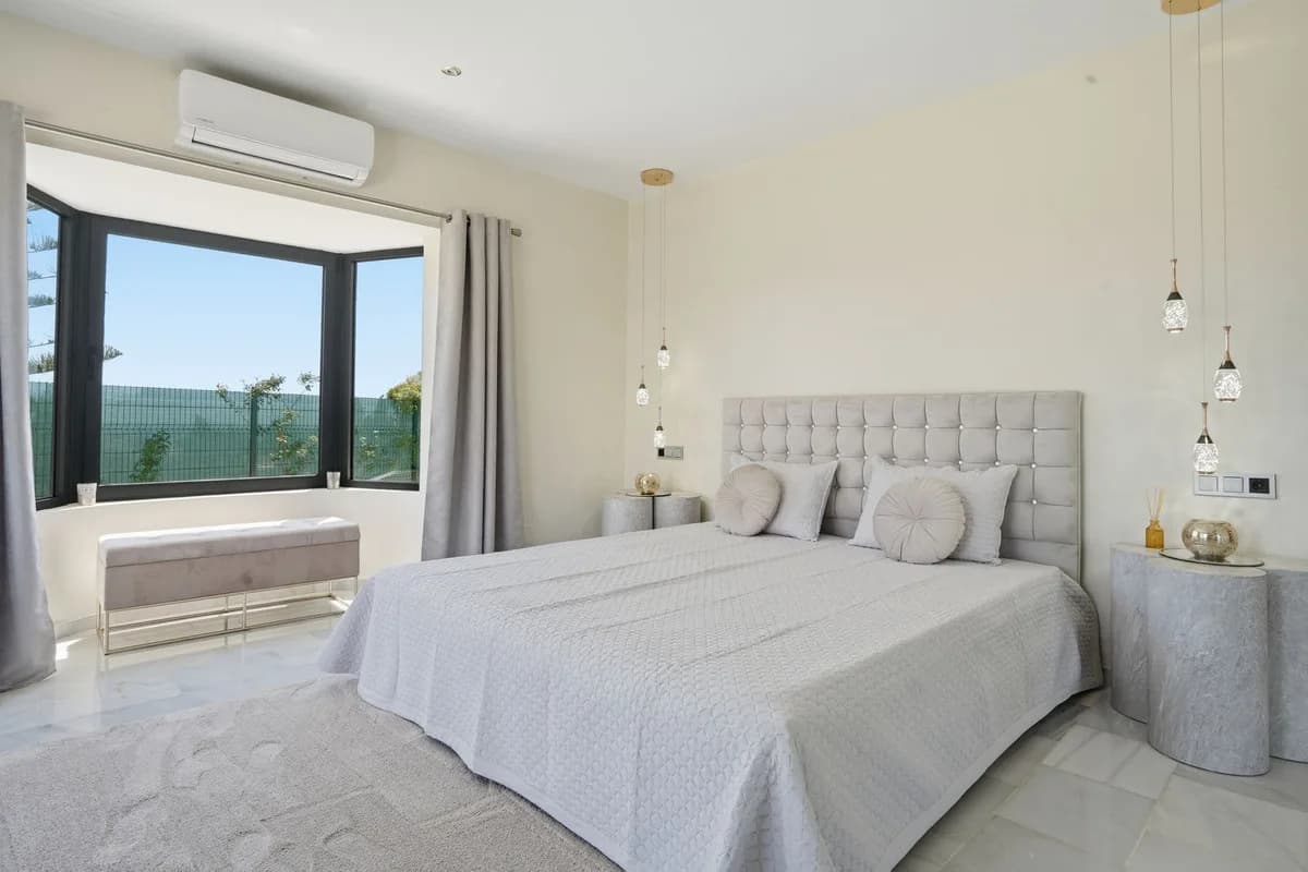 4 Bedroom Detached Villa for Sale in El Chaparral, Málaga - Image 9