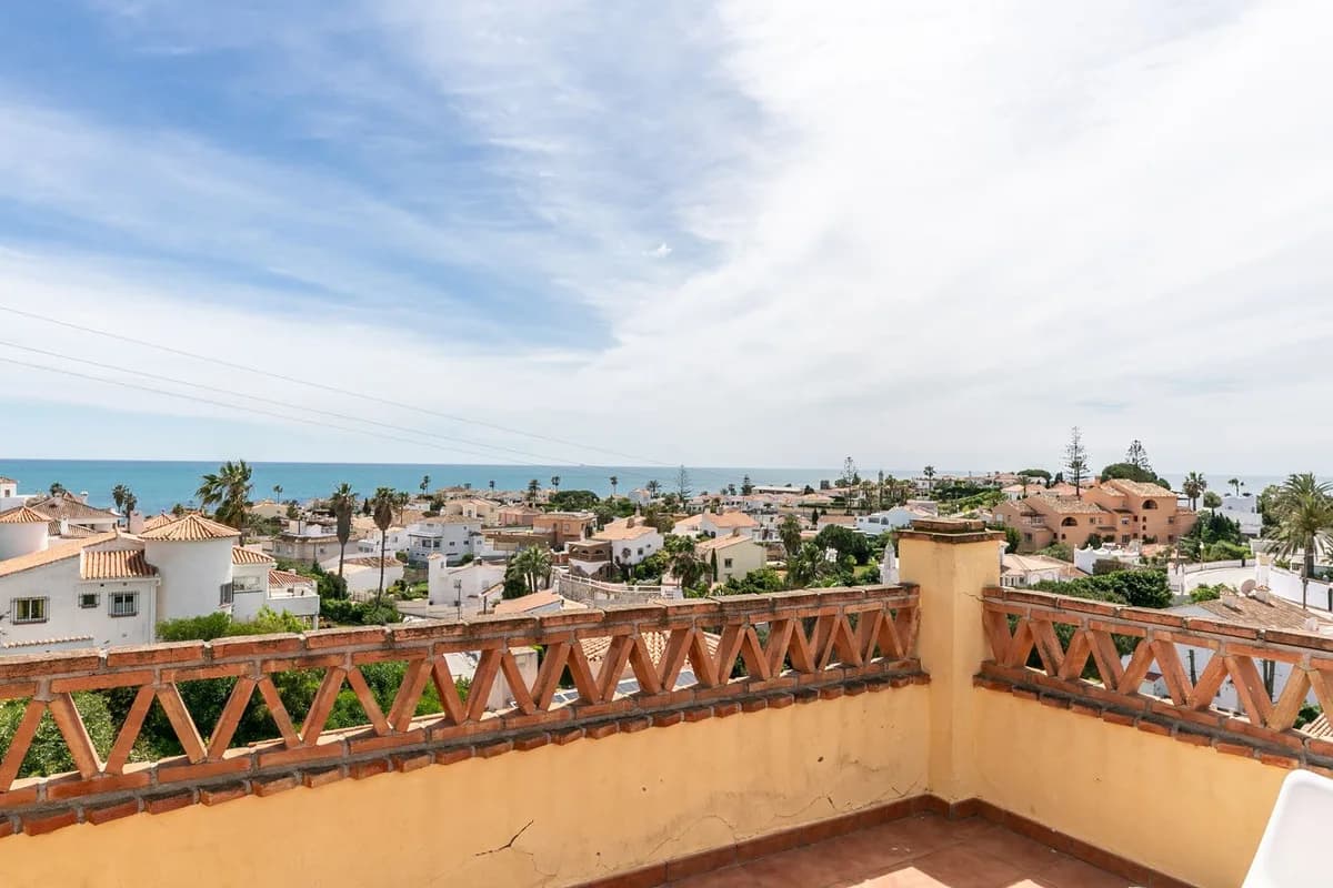 5 Bedroom Detached Villa for Sale in Mijas, Málaga