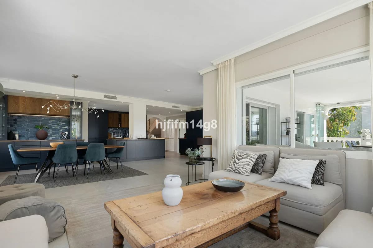 4 Bedroom Detached Villa for Sale in La Campana, Málaga - Image 8