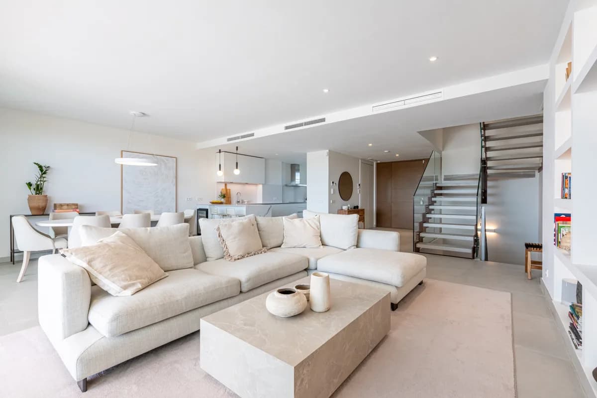 4 Bedroom Semi-Detached House for Sale in San Pedro de Alcántara, Málaga - Image 7