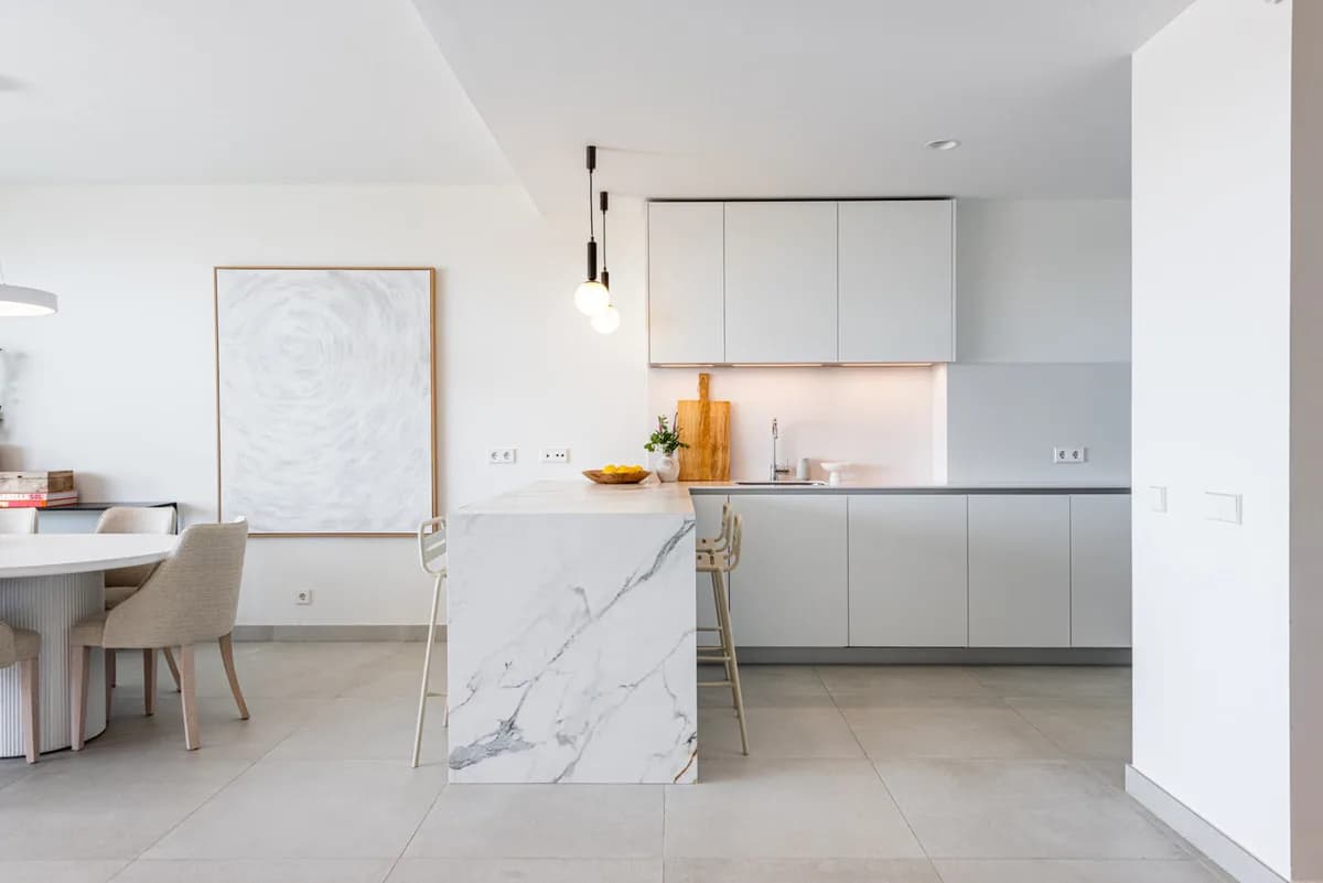 4 Bedroom Semi-Detached House for Sale in San Pedro de Alcántara, Málaga - Image 8