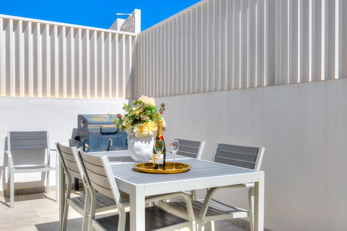 3 Bedroom Townhouse for Sale in Fuengirola, Málaga - Image 8