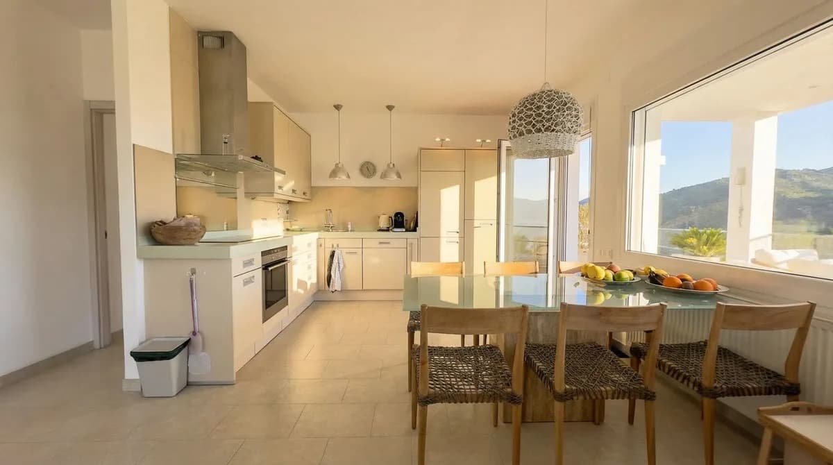 4 Bedroom Detached Villa for Sale in Guaro, Málaga - Image 6