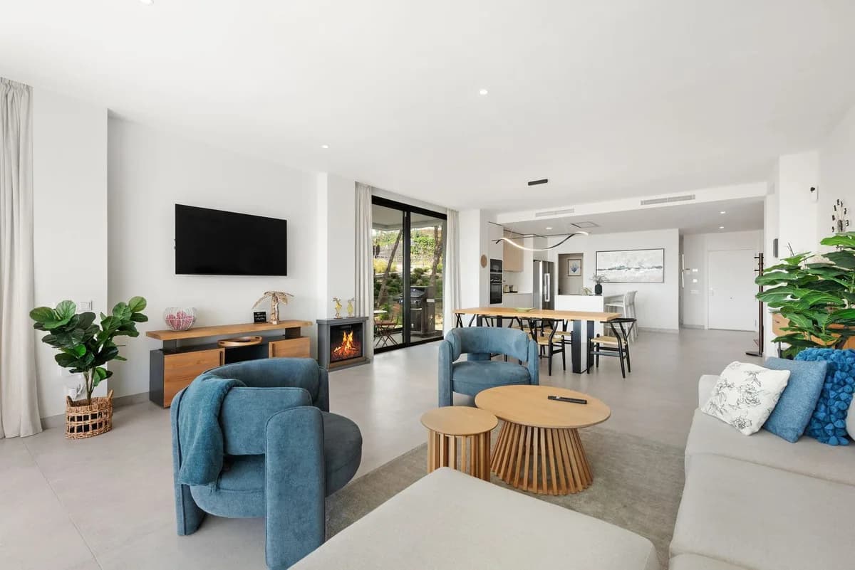 3 Bedroom Ground Floor Apartment for Sale in Artola, Málaga - Image 8