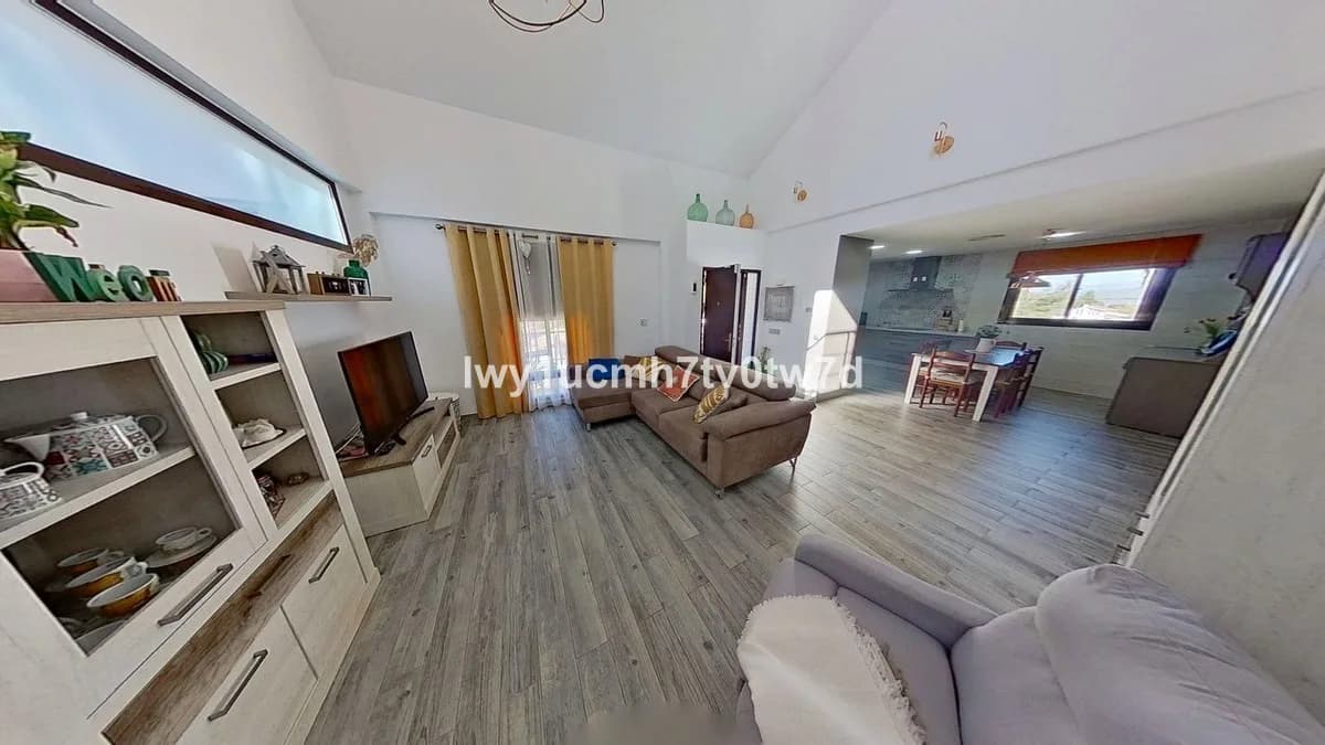 5 Bedroom Detached Villa for Sale in Alhaurín de la Torre, Málaga - Image 2
