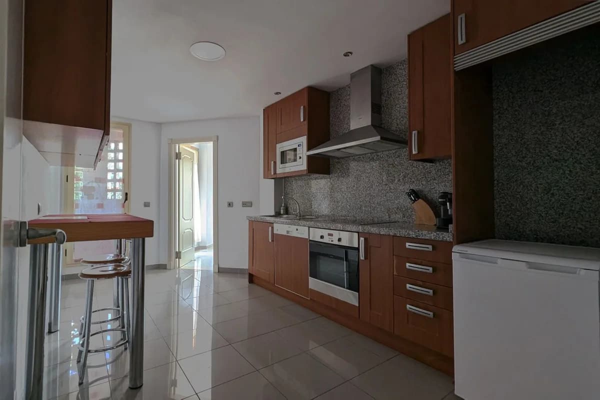 2 Bedroom Middle Floor Apartment for Sale in Aloha, Málaga - Image 9