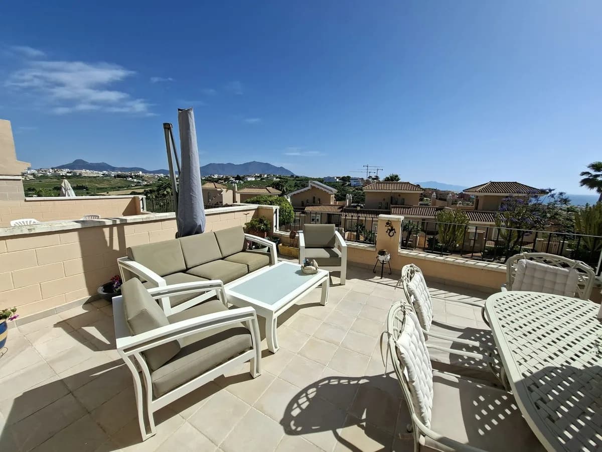 3 Bedroom Townhouse for Sale in La Duquesa, Málaga - Image 2