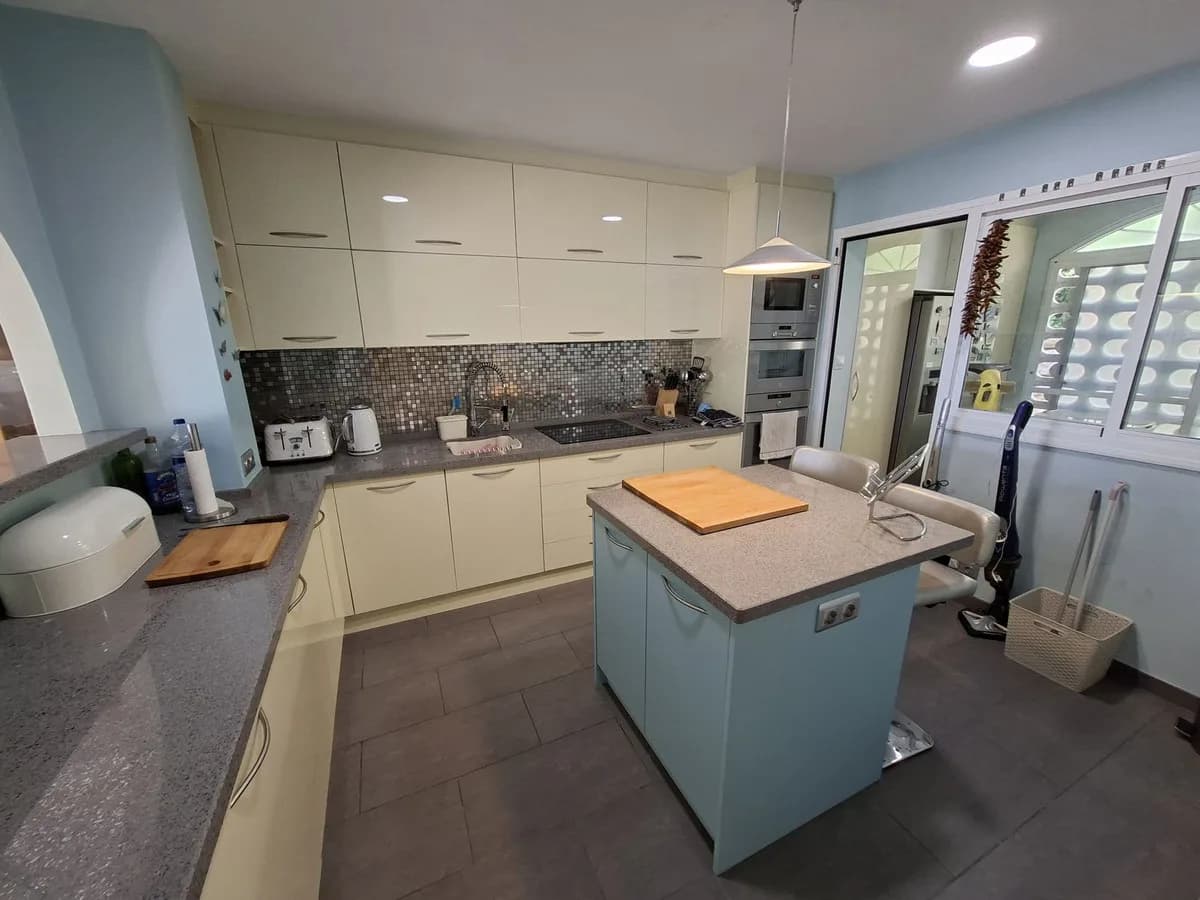 3 Bedroom Townhouse for Sale in La Duquesa, Málaga - Image 4