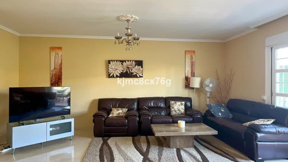 5 Bedroom Detached Villa for Sale in Calahonda, Málaga - Image 6
