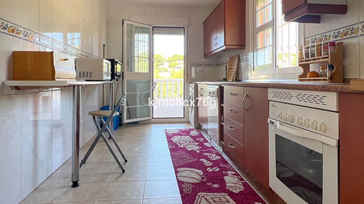 5 Bedroom Detached Villa for Sale in Calahonda, Málaga - Image 9