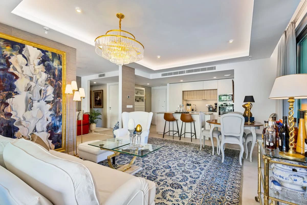 3 Bedroom Middle Floor Apartment for Sale in Fuengirola, Málaga - Image 2