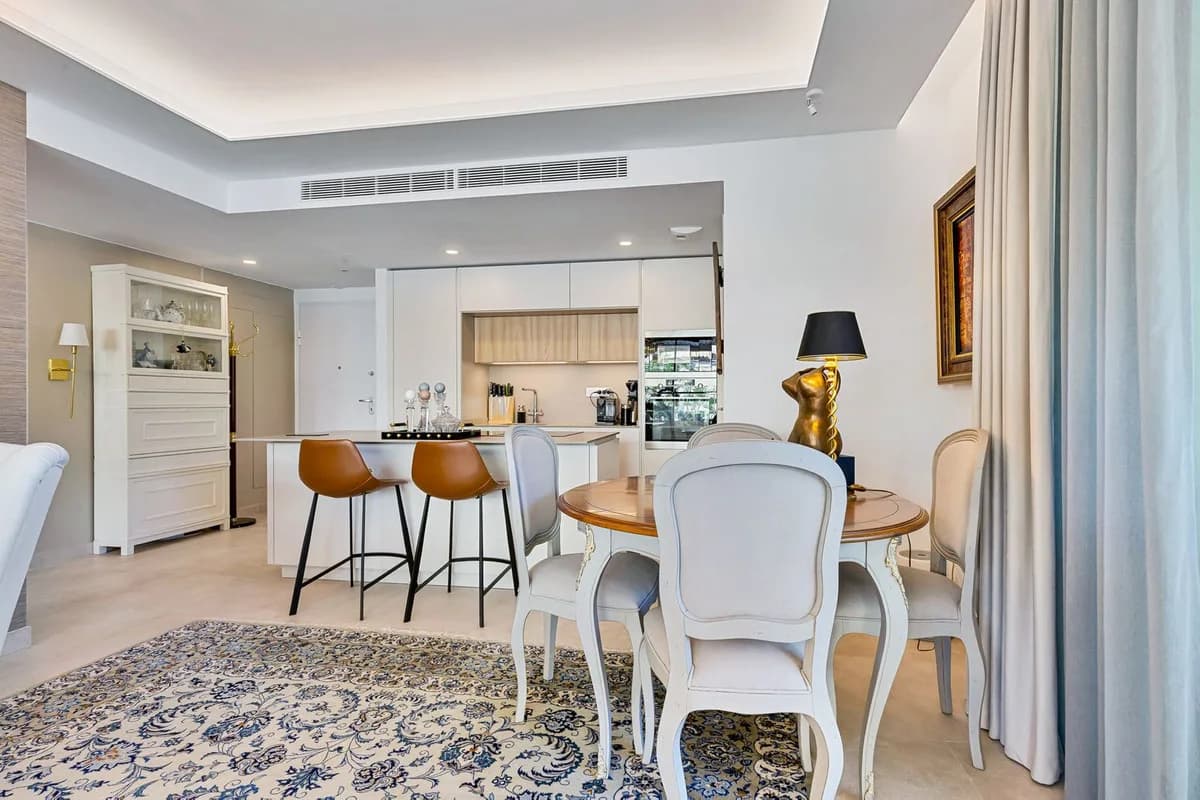 3 Bedroom Middle Floor Apartment for Sale in Fuengirola, Málaga - Image 7