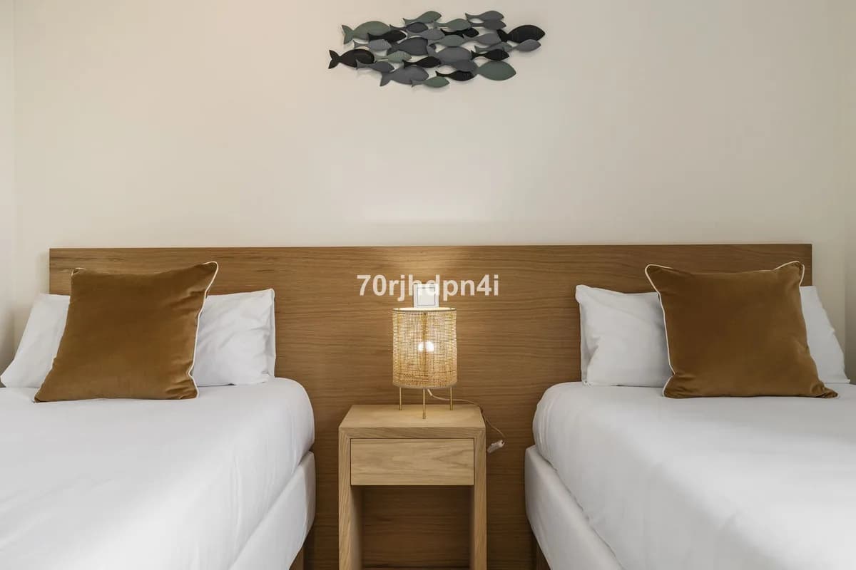 3 Bedroom Middle Floor Apartment for Sale in Estepona, Málaga - Image 8